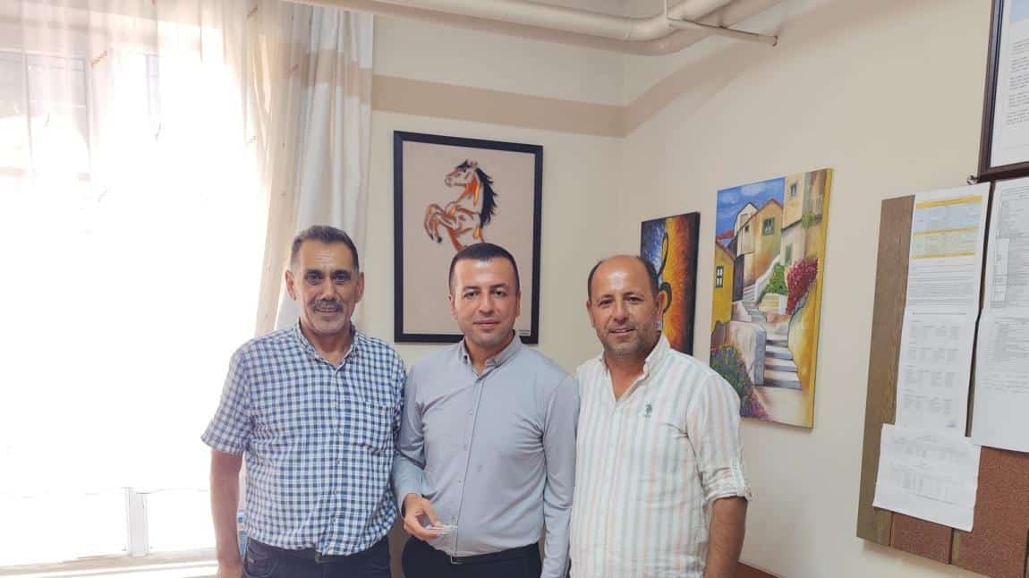 SAZLI MAHALLE MUHTARLIĞI TARAFINDAN OKULUMUZA OKUL KIYAFETİ YARDIMI YAPILDI